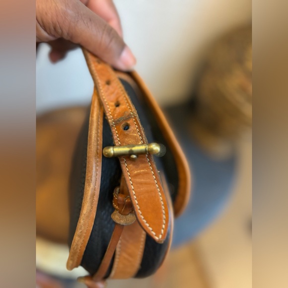 Vintage Dooney and Bourke Crossbody - Picture 10 of 16